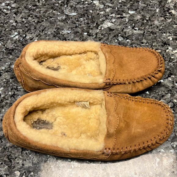 UGG Women’s Chestnut Limited Edition Scalloped Edge Moccasins - Picture 3 of 9